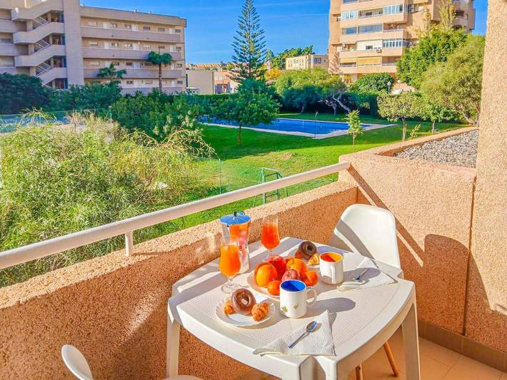 Appartement de vacances entier, El Ciruelo Beach&Pool - Appartement avec piscine partagée, à 10 minutes de la plage et Wi-Fi gratuit in Roquetas de Mar, Costa de Almería