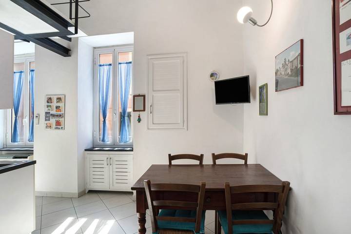 Appartamento intero, Appartamento 'Loft Nel Centro Di Alassio' con Wi-Fi e aria condizionata in Alassio, Riviera di Ponente
