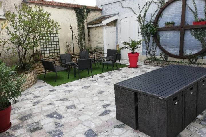 Gîte pour 10 personnes, avec terrasse dans Avenay-Val-d'Or