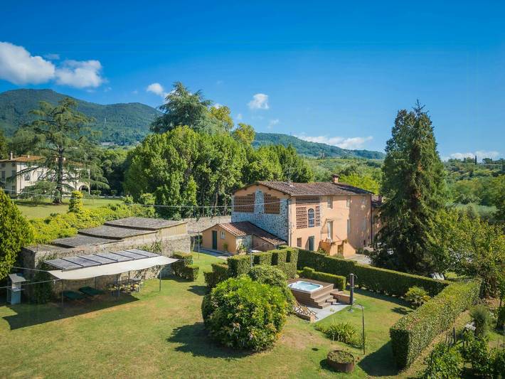 Ganze Wohnung, Ferienwohnung im Landhausstil mit Whirlpool in Capannori, Lucca Provinz