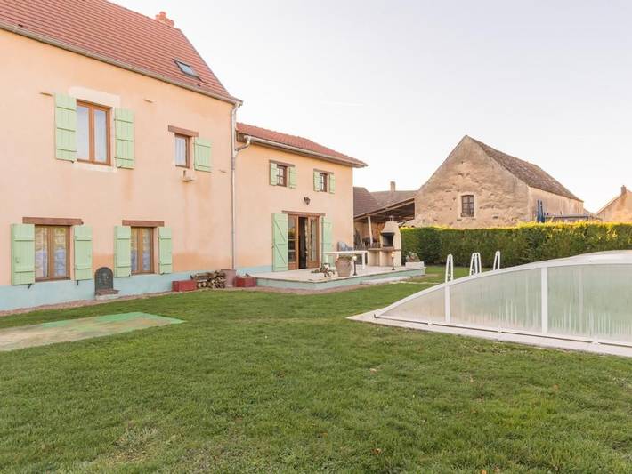 Gîte für 14 Personen, mit Garten und Pool in Burgund