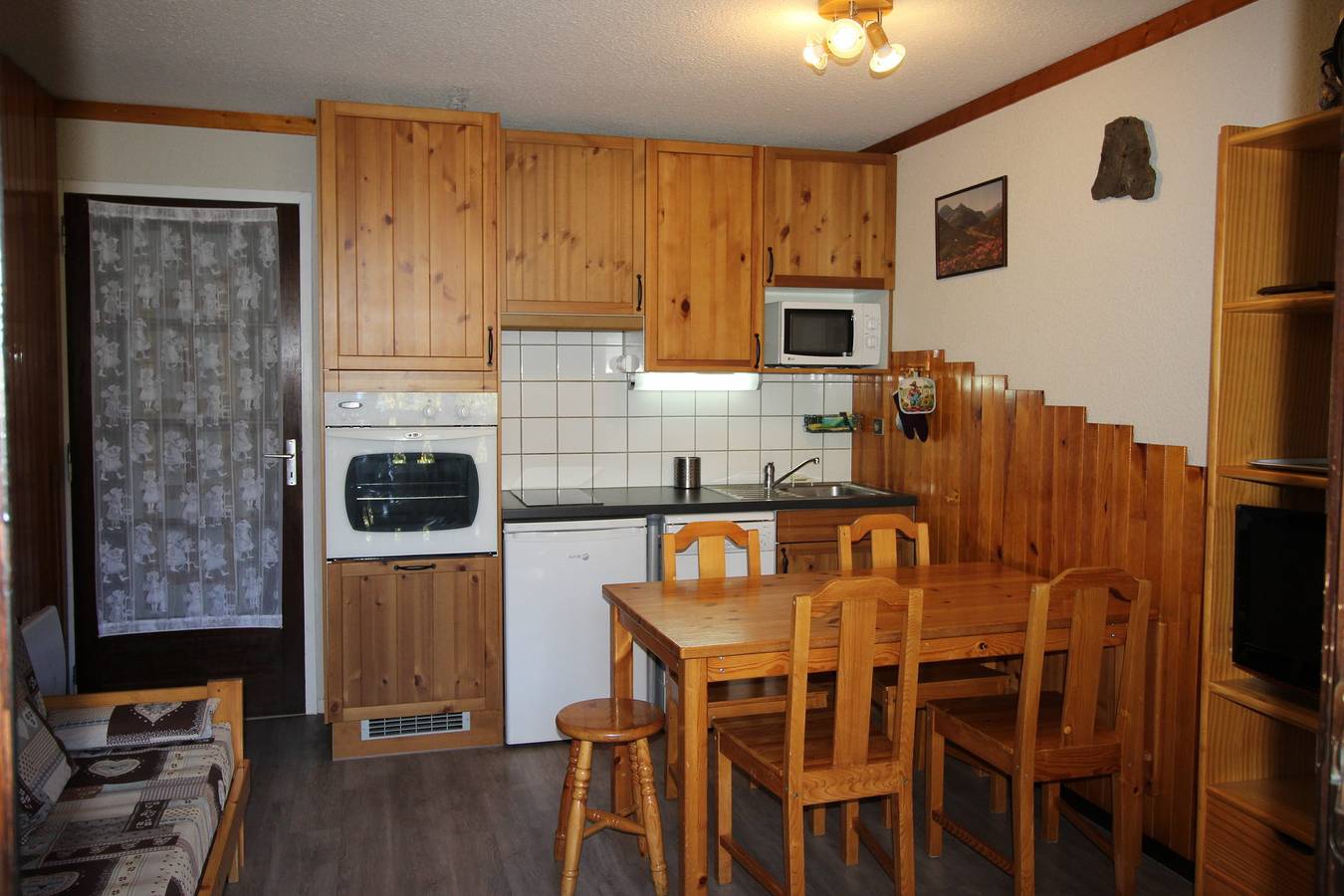 Geheel vakantieappartement, Flat in a chalet, really quiet, on the edge of the forest in La Norma, Villarodin-Bourget