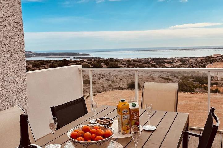 Location de vacances pour 8 personnes, avec Terrasse ainsi que Jardin et Piscine à Fitou