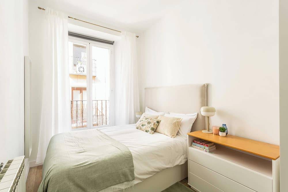 Entire apartment, Descubre el encanto de vivir en el corazón de Madrid con este sofisticado apartamento situado en el vibrante barrio de Chueca, justo al lado del emblemático Mercado de San Antón. in Centro (Madrid), Madrid