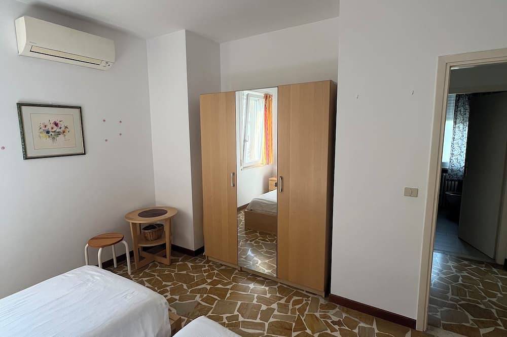 Fewo am Gardasee in einem freistehenden Haus, Gartenprivatnutzung, 80m zum See. in San Benedetto (Peschiera del Garda), Peschiera del Garda