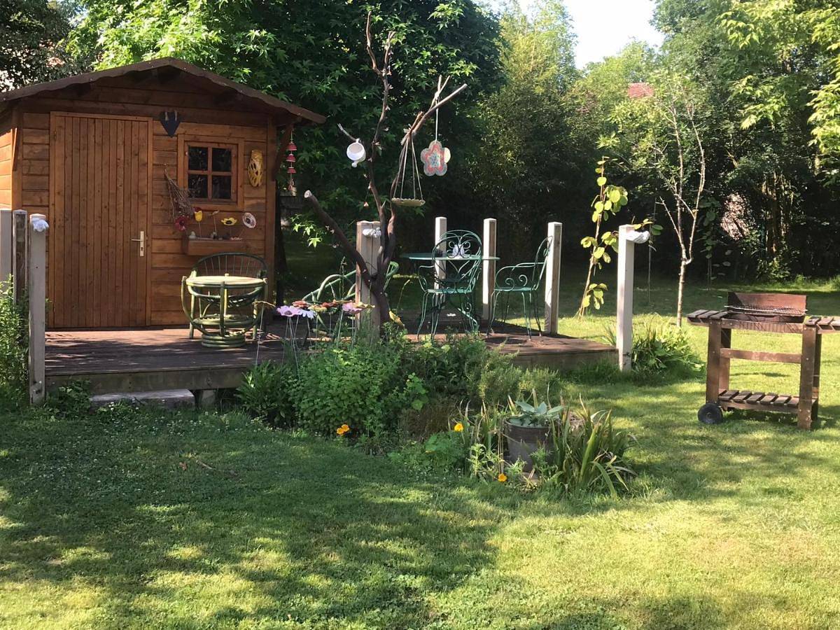 Appartement de vacances entier, Double Room with Garden View in Chaillé-sous-les-Ormeaux, Région de La Roche-sur-Yon