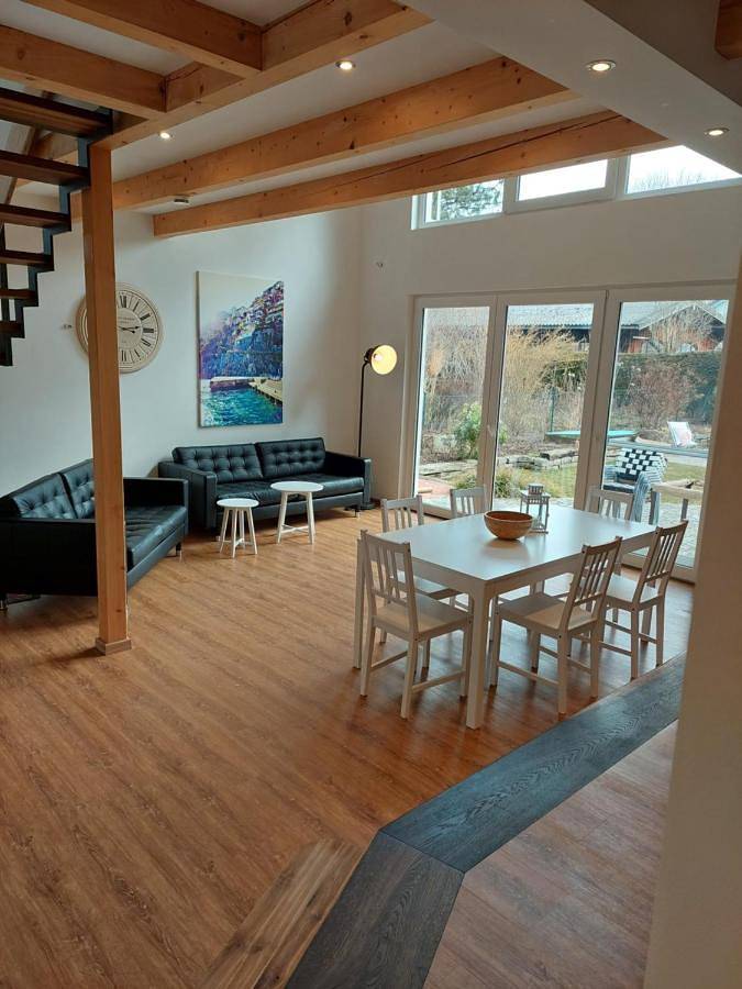 Ferienwohnung für 8 Personen, mit Terrasse und Garten sowie Ausblick