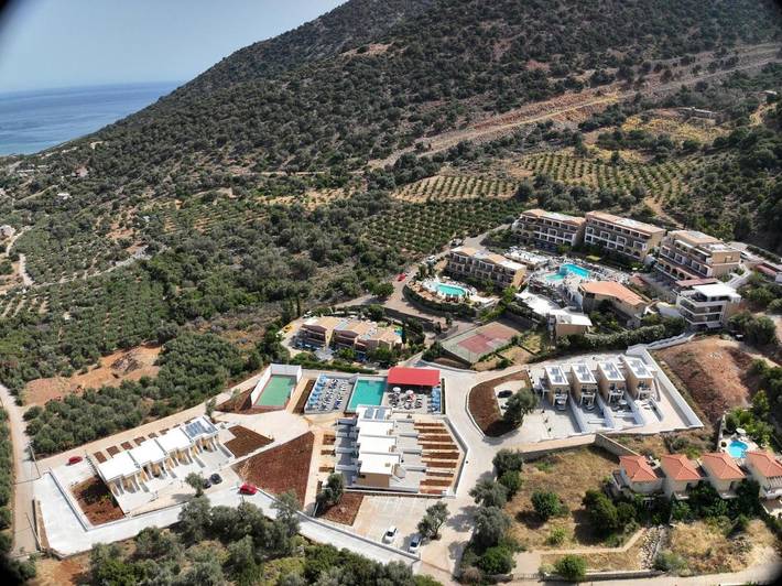Club vacances pour 3 personnes, avec Balcon et Jacuzzi ainsi que Terrasse et Jardin en Crète