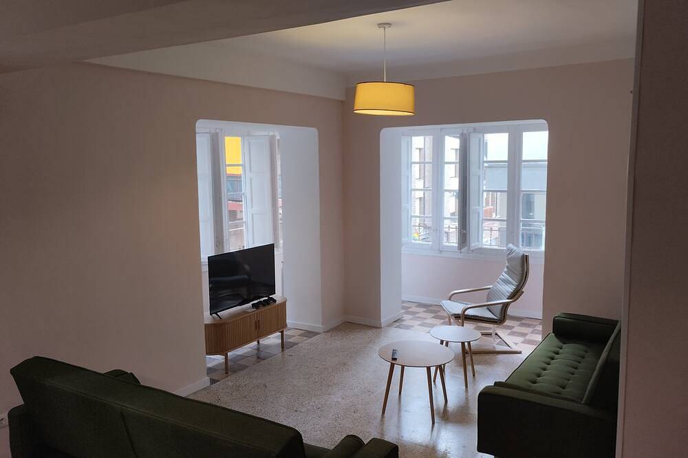 Apartamento entero, Céntrico y amplio piso en Sabiñánigo Coli17bajo in Sabiñánigo, Pirineos