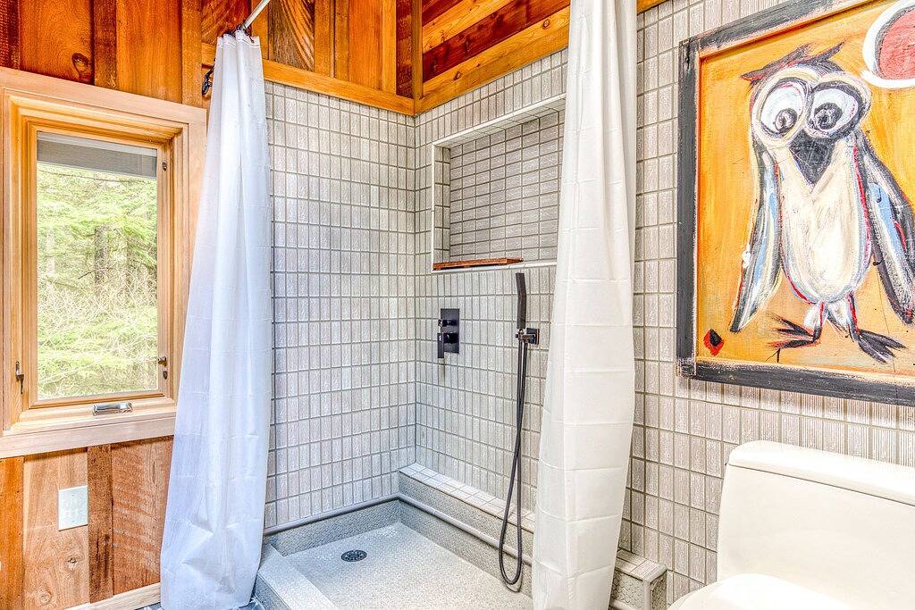 Luxe compound with private sauna, hot tub, rec house & fireplace in Welches, Mount Hood