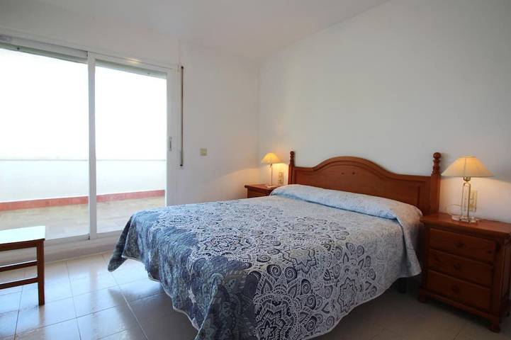 Entire apartment, Seafront Penthouse for 6 with Terrace and Shared Pool in el Port de la Selva, Upper Empordà