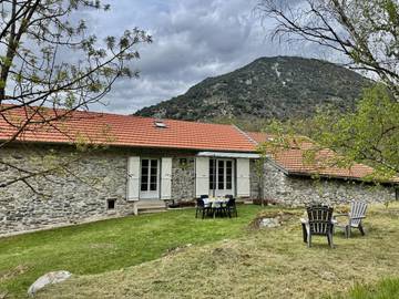Gîte pour 4 personnes, avec jardin à Ornolac-Ussat-les-Bains