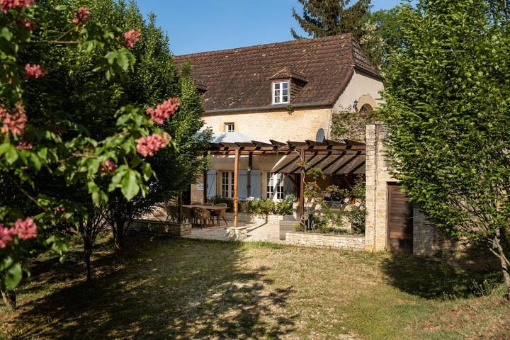 Location de vacances pour 8 personnes, avec jacuzzi et piscine ainsi que sauna et jardin, animaux acceptés à Auriac-du-Périgord - 2