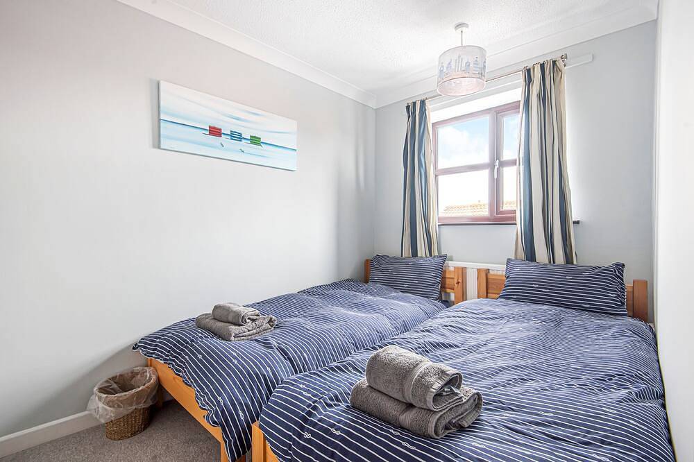 Old Hunny Cottage - sleeps 5 guests  in 2 bedrooms in Old Hunstanton, Norfolk Coast