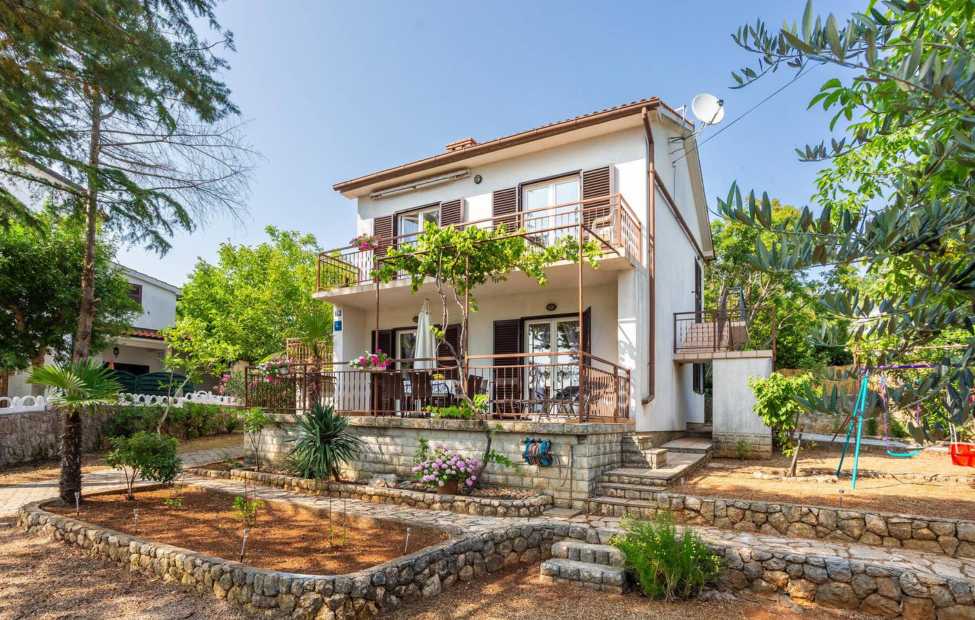 Entire holiday apartment, Holiday apartment for 3 people with terrace in Pinezici, Krk