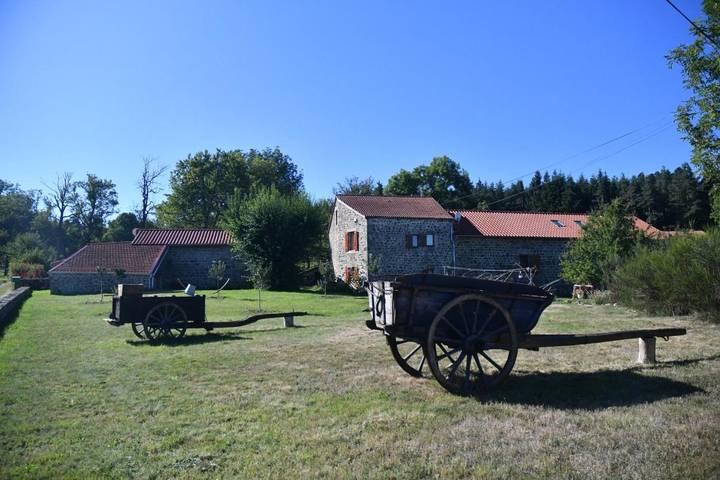 Maison d’hôte pour 8 personnes, avec piscine ainsi que vue et jardin en Haute-Loire - 4
