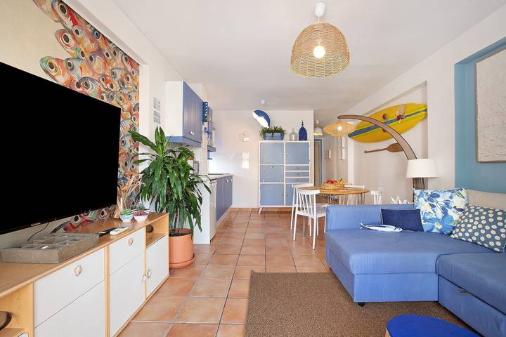 Entire apartment, Holiday Apartment "Blue Fish" with Shared Pool, Private Terrace & Wi-Fi in Benalmádena Costa, Benalmádena