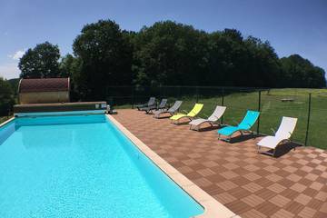 Gîte pour 12 personnes, avec piscine et terrasse ainsi que sauna et jardin à Flacey-en-Bresse