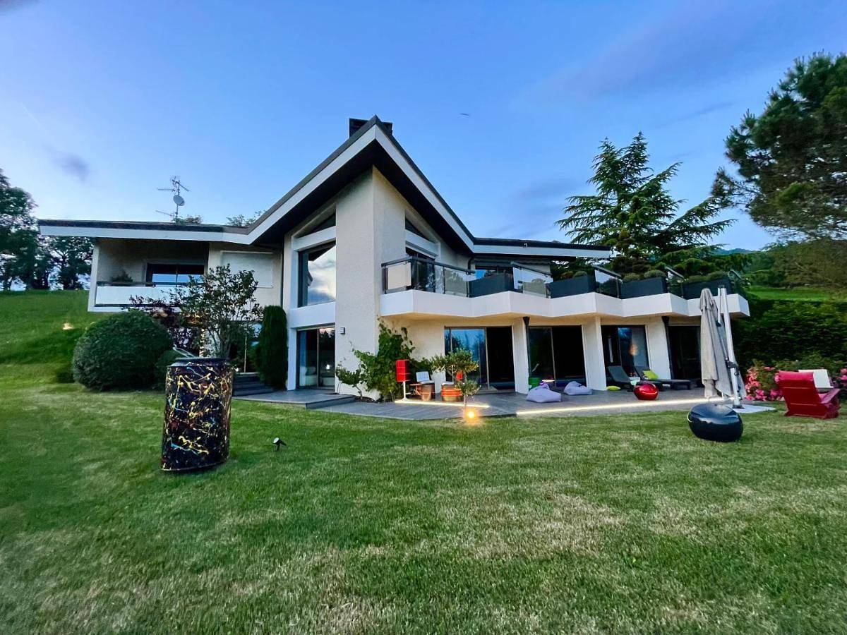 Superbe villa avec piscine intérieure, sauna, jacuzzi et salle de sport in Lucinges, Région de Saint-Julien-en-Genevois