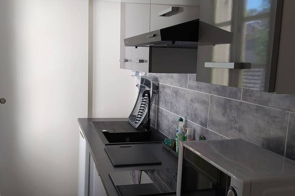 Appartement entier, Studio sympas refait a neuf à Saintes in Saintes, Région de Saintes