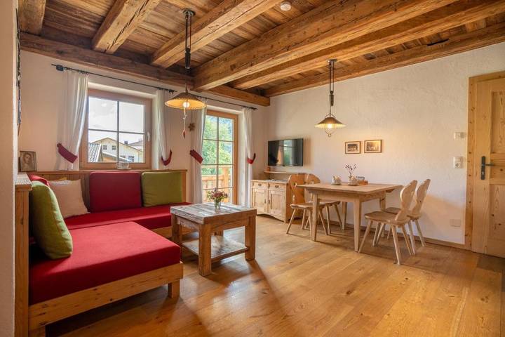 BnB für 4 Personen, mit Ausblick und Garten, kinderfreundlich in Osttirol
