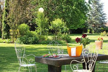 Chambre d’hôte pour 3 personnes, avec jardin ainsi que vue et terrasse à Maringues