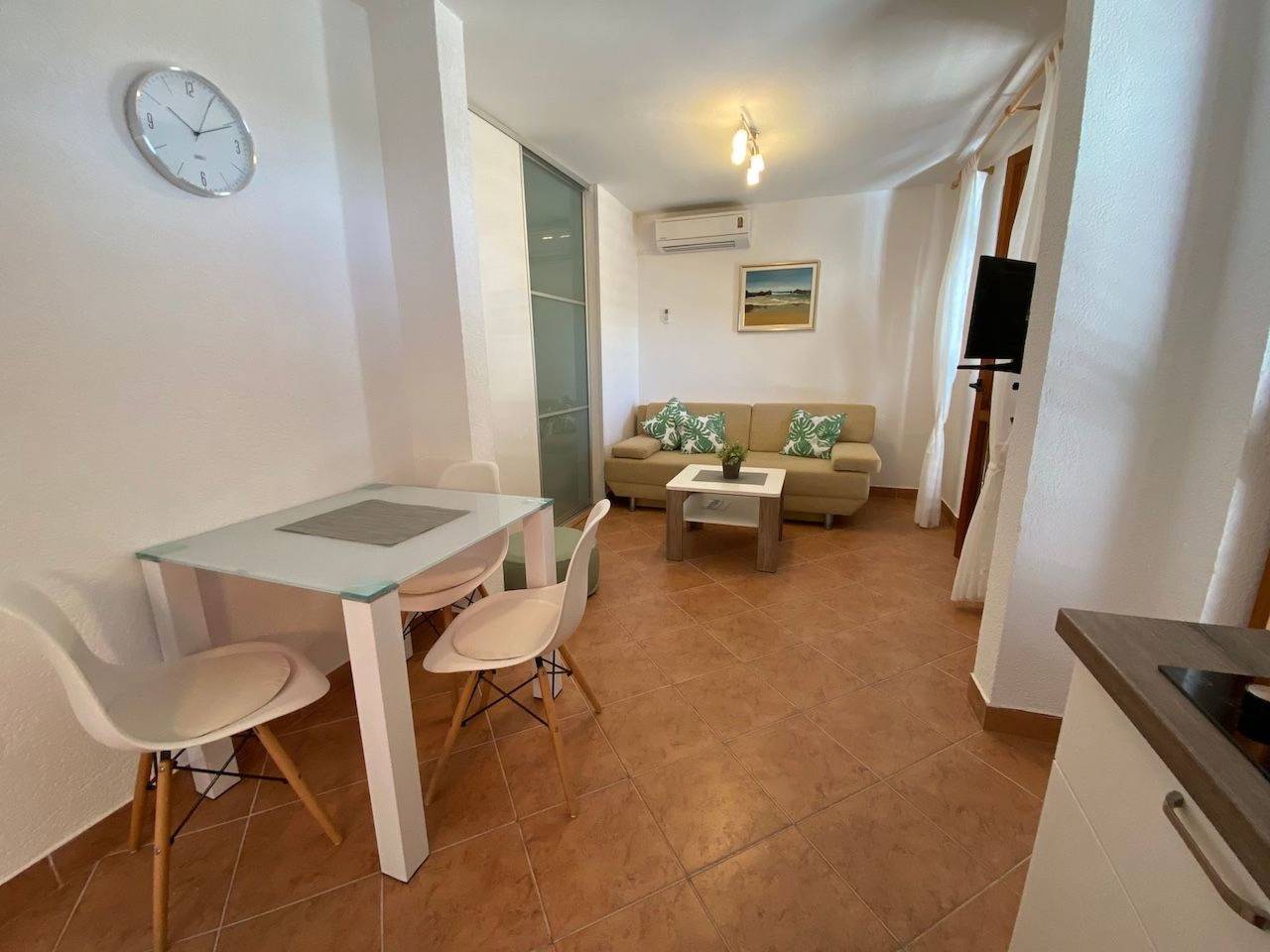 Hel leilighet, Strandnahe, klimatisierte Ferienwohnung in Baska Voda, Makarska Riviera