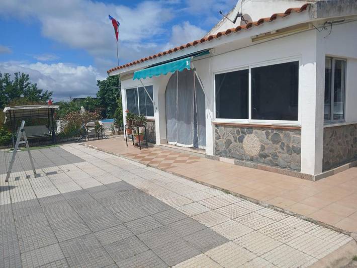 Casa rural para 4 personas, con vistas además de jardín y piscina en Gibraleón