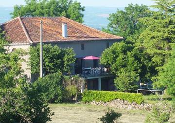 Gîte pour 6 personnes, avec terrasse et jardin dans Saint-Félix (Lot)