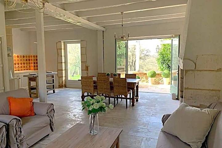 Location de vacances pour 5 personnes, avec jardin ainsi que terrasse et piscine à Bourrou