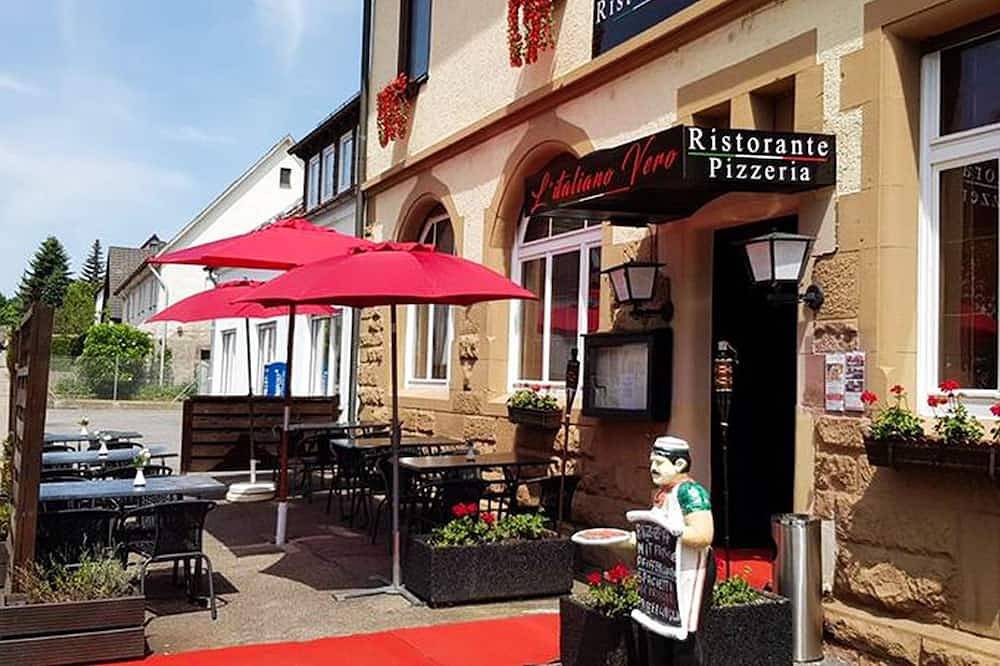 Geheel appartement, Eenpersoonskamer 13 m² met gedeelde douche in Bad Liebenzell, Noordelijk Zwarte Woud