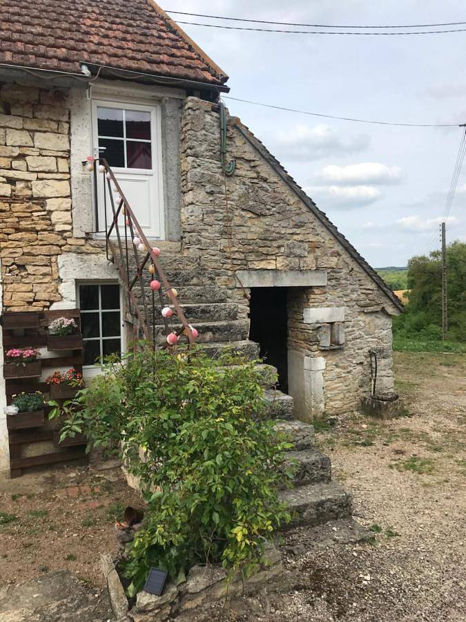 Location de vacances pour 2 personnes, avec vue ainsi que jardin et terrasse, animaux acceptés à Châtel-Censoir - 3