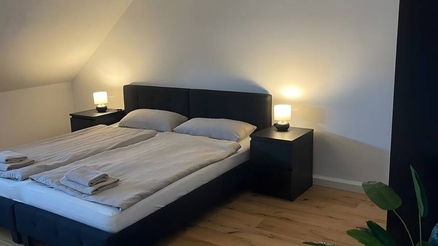 Ganze Wohnung, Moderne Ferienwohnung mit Balkon Nähe Nürnberg - ideal für Familien, Geschäftsreisende & Messegäste in Heroldsberg, Frankenalb