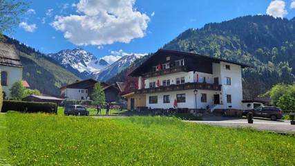 Ferienwohnung für 3 Personen, mit Ausblick und Garten, mit Haustier in Bichlbach