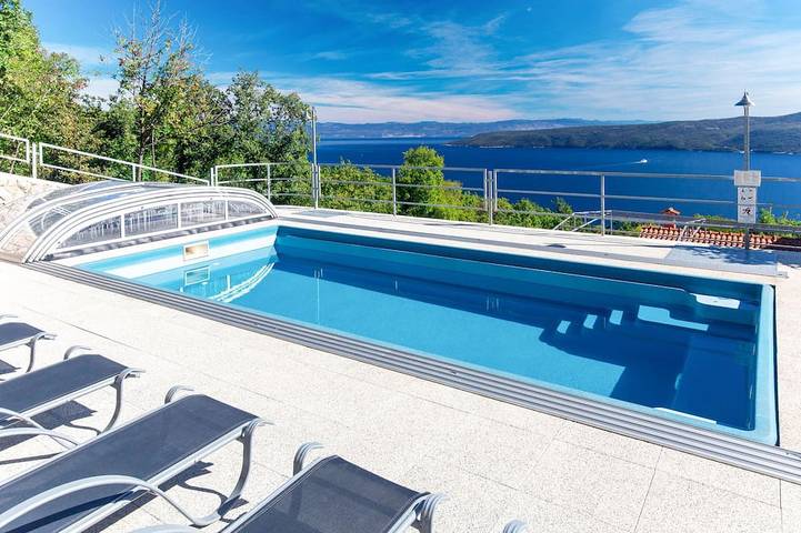 Ferienhaus für 10 Personen, mit Garten und Terrasse sowie Pool - 1