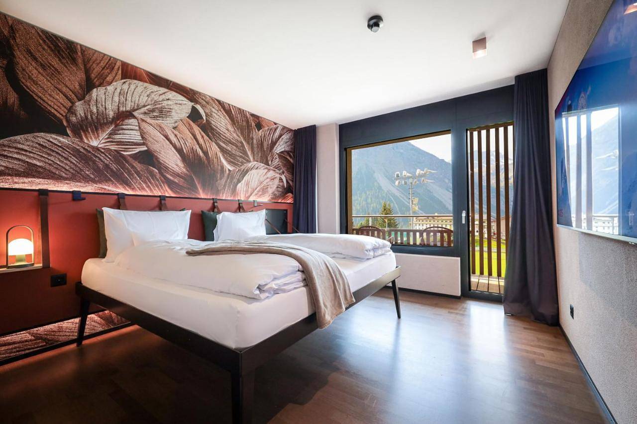 Lifestyle Mountain View Room with Balcony in Arosa, Chaîne de Plessur