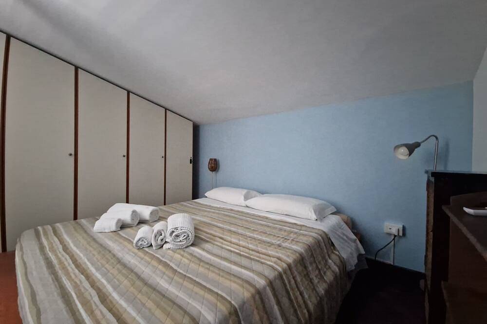 Ganze Wohnung, Gorgeous Attic Room by the Sea. Breathtaking view in Palermo, Palermo Provinz