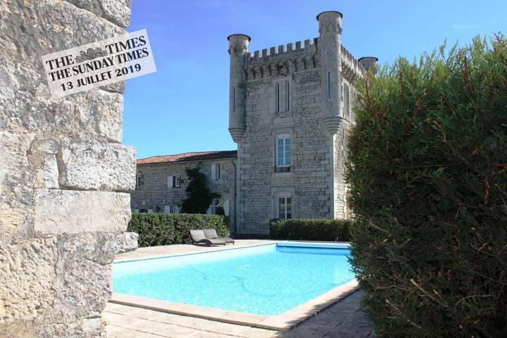 Chambre d’hôte pour 2 personnes, avec Terrasse ainsi que Jardin et Piscine à Le Gué-de-Velluire