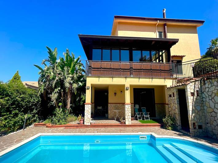 Agriturismo per 14 persone, con Terrazza e Piscina a Palermo