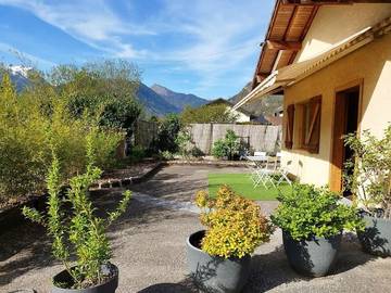 Location de vacances pour 4 personnes, avec terrasse ainsi que jardin et vue à Saint Ferréol