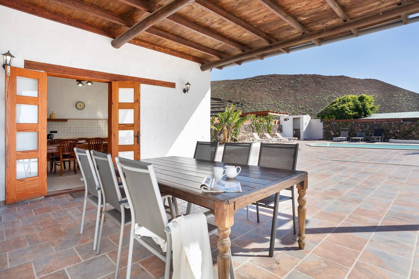 Holiday Home 'Casa La Caldereta' with Mountain Views, Private Pool and Wi-Fi in Guatiza, Teguise