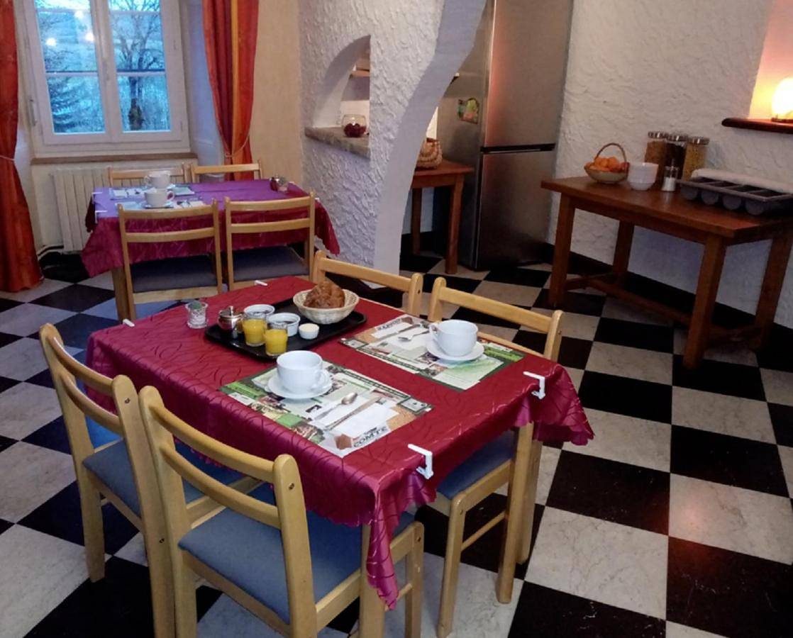 Hôtel Les Remparts in Nozeroy, Jura Francais