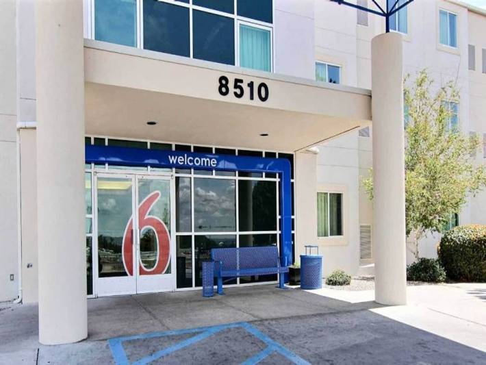 Apartamento entero, 1 cama tamaño queen | Ducha adaptada para personas con discapacidad in Albuquerque, Condado de Bernalillo