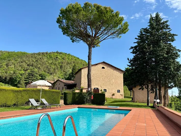 Casa de vacaciones para 4 personas, con vistas además de jardín y piscina - 1