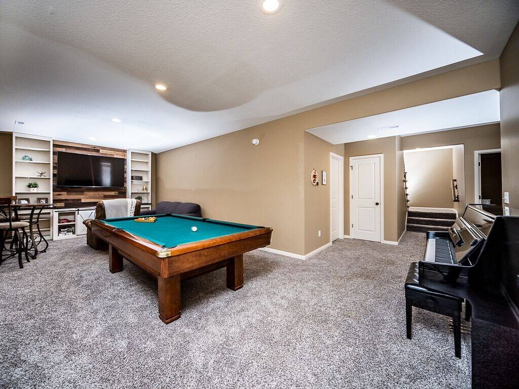 Luxury Home with Entertainment Room & Pool Table in Kansas City, Missouri