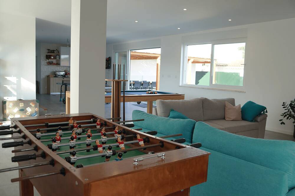 Casa do Mural - Heated pool, games room, garden and beaches nearby! in Praia do Meco, Sesimbra (Castelo)