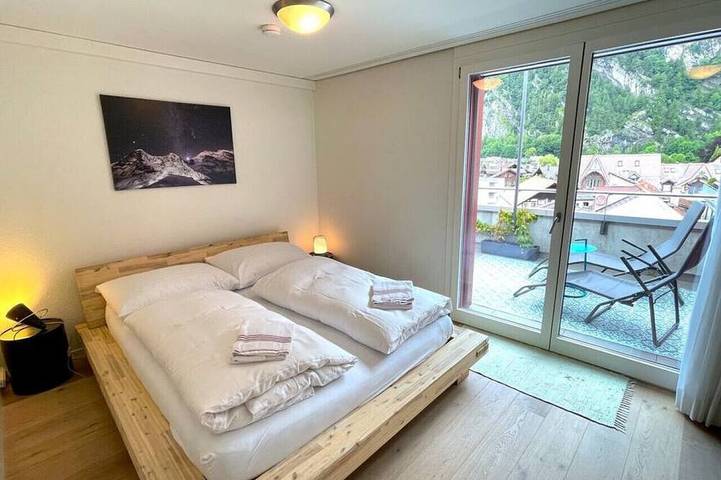 Geheel appartement, Concierge, Penthouse Alps Scenic View by SwissHut in Interlaken, Meer van Thun