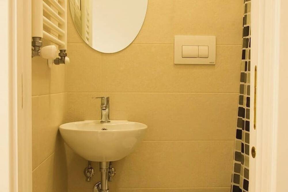 B&B-House Giannina-room with private bathroom  in Castellana Grotte, Region de Bari