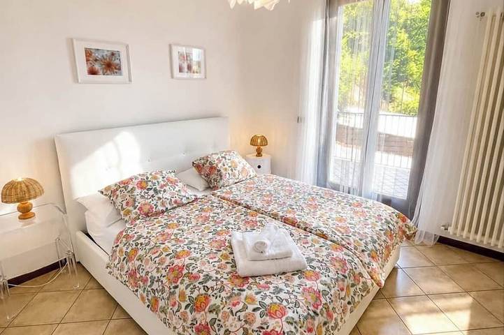 Cà Sulà, large detached house with garden and beautiful lake view in Campagnano (Lago Maggiore), Maccagno con Pino e Veddasca
