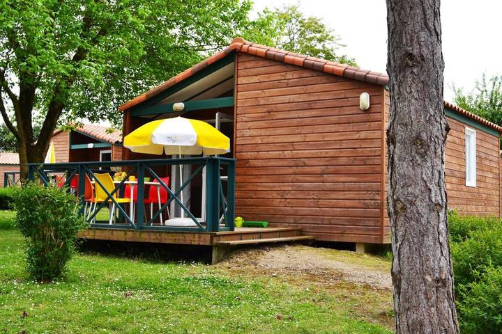 Parc de vacances pour 2 personnes, avec piscine et jardin, animaux acceptés à La Bussière - 2